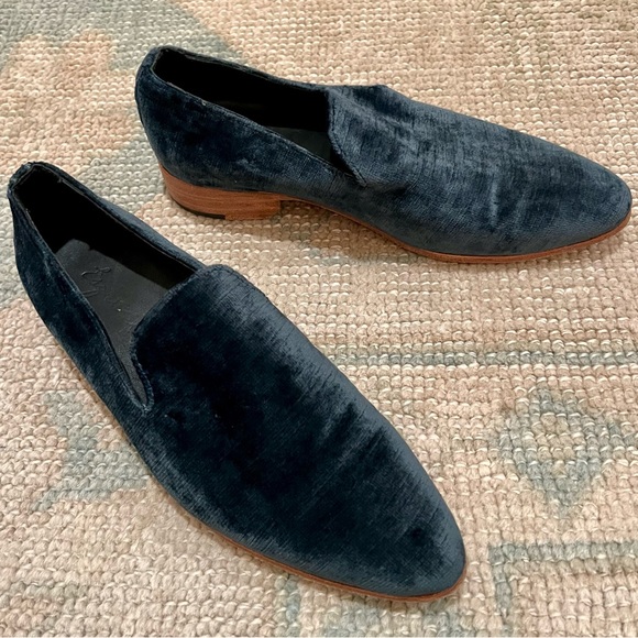 Esquivel Blue Velvet Leather Sole Pointed Toe Loafers | Size 6 - Picture 1 of 6